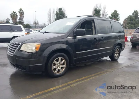 2009 Chrysler Town & Country Touring z USA, uszkodzony, nr VIN 2A8HR54119R521488
